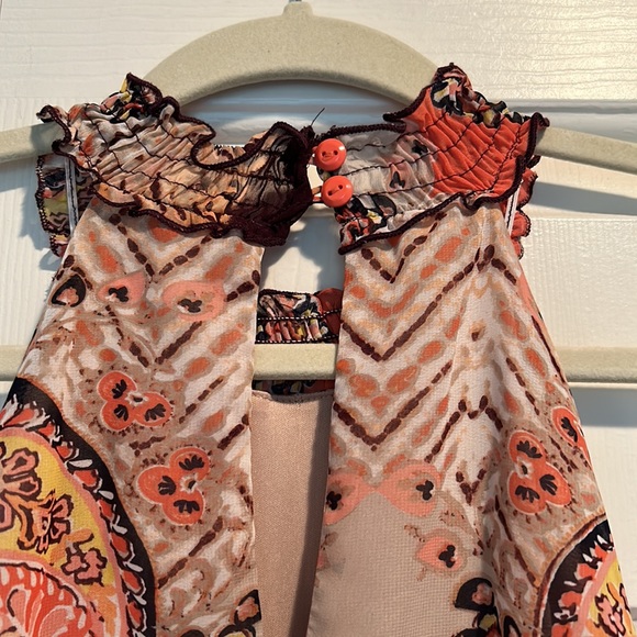 Halter, asymmetric hemmed dress - Picture 7 of 10